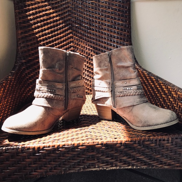 SOLD - Picture 3 of 4